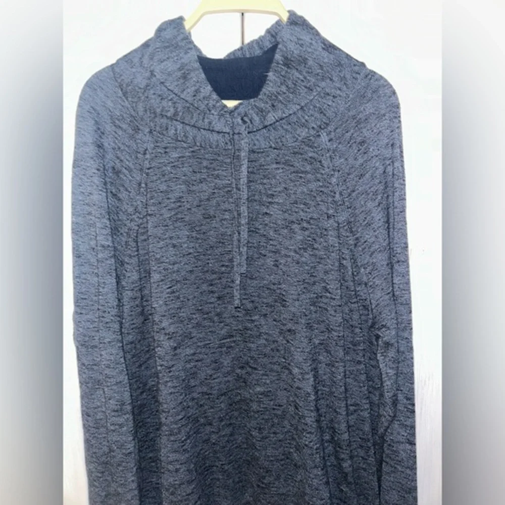 Men’s Banana Republic Pullover Sweater/Shirt Size Large Blue/Gray Knit-like EUC
